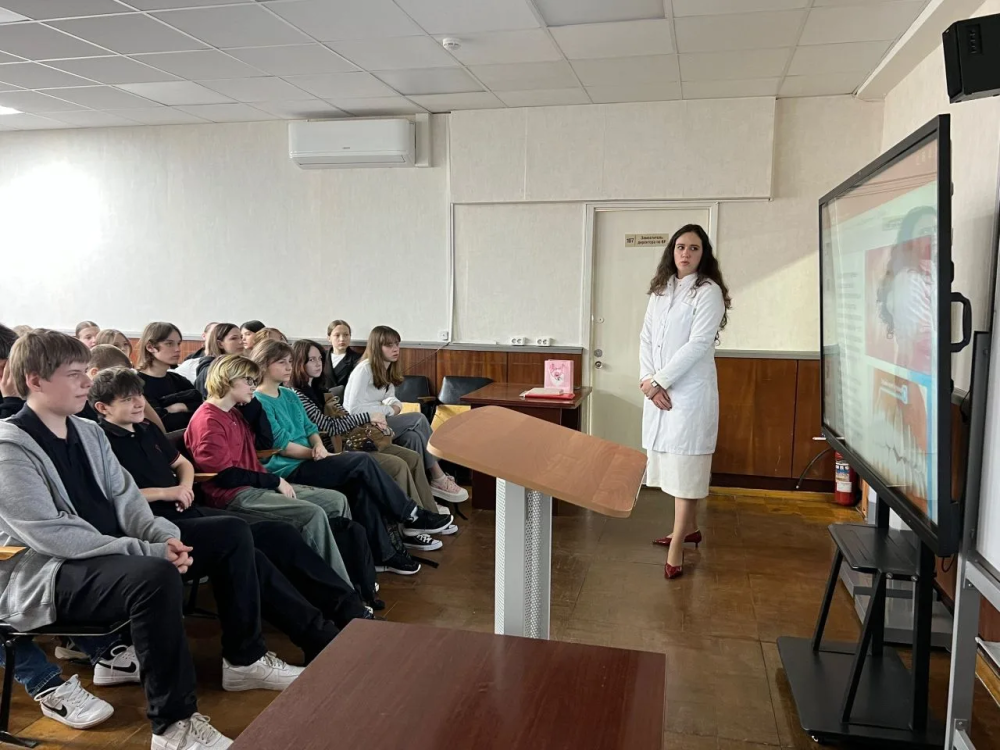 Ординатор ПИМУ провела для школьников Нижнего Новгорода шокирующие лекции о вреде электронных сигарет